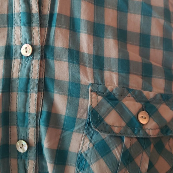 A Long-Sleeved Blue Checkered Shirt - Picture 3 of 5